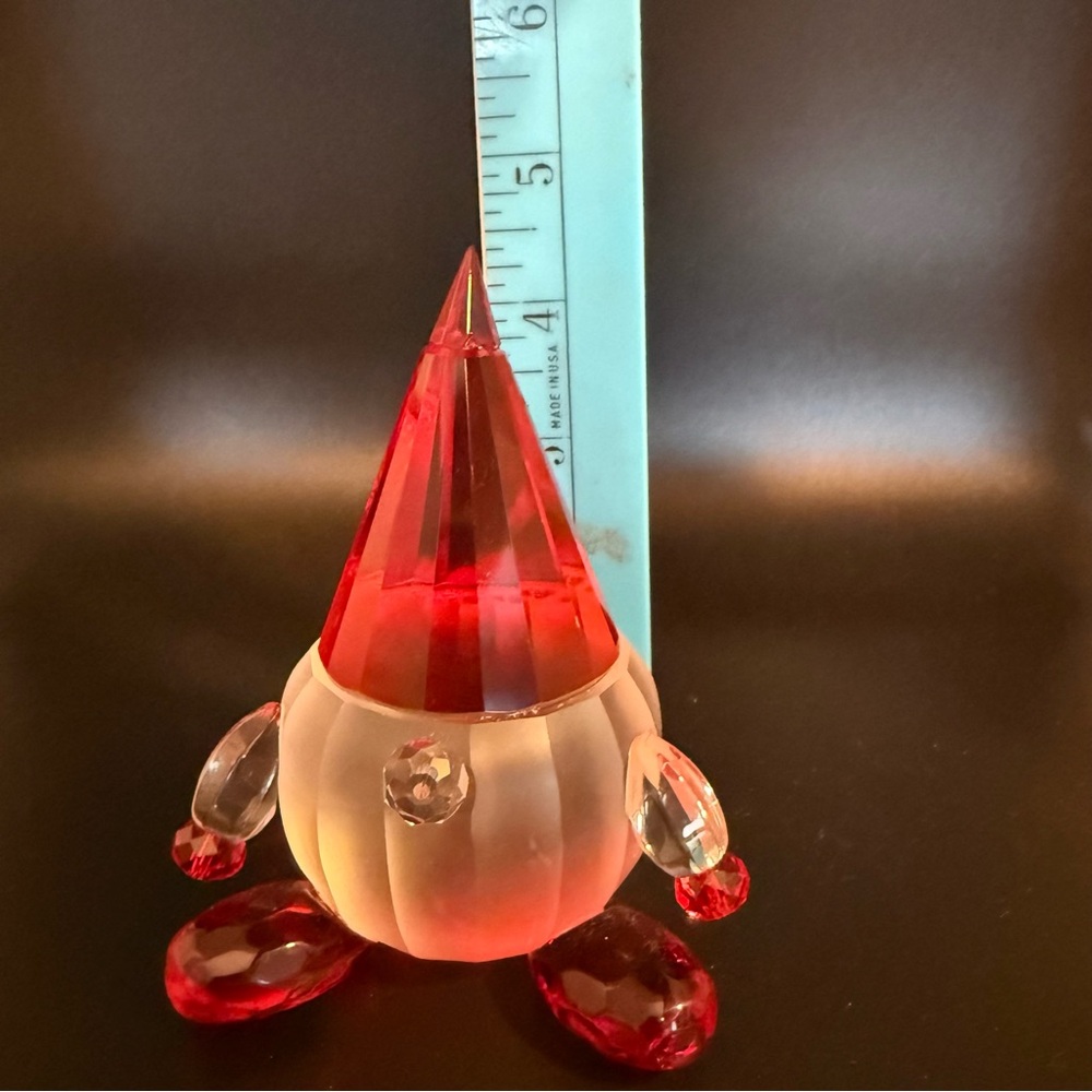 SIMON DESIGNS Gnome Paperweight  Red And Clear Figurine Crystal. - Picture 5 of 7